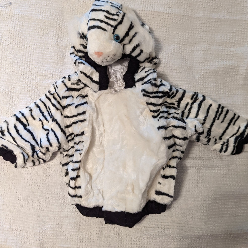 Cuddles snow leopard coat size xs